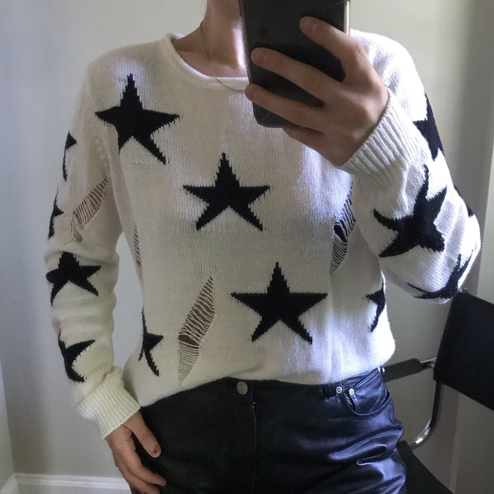 ⭐️ Distressed Star Sweater ⭐️